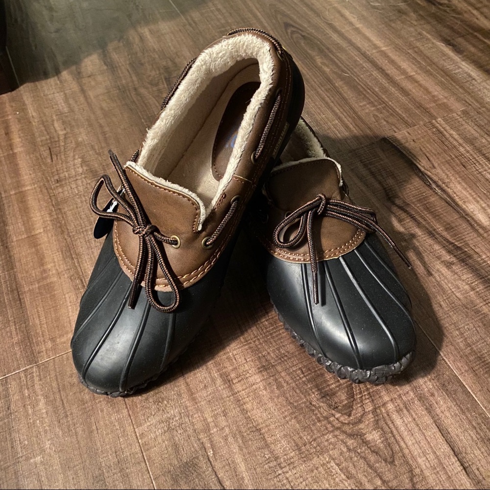 NWT Women’s Duck Shoe